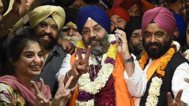 DSGMC president and SAD leader Manjit Singh GK with his supporters after winning the elections at his office in New Delhi on Wednesday. (Sonu Mehta/HT Photo) DSGMC president and SAD leader Manjit Singh GK with his supporters after winning the elections at his office in New Delhi on Wednesday. (Sonu Mehta/HT Photo)