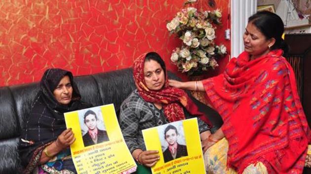 The family of Archie Yadav, who had gone missing from her home and was later found in Kangra in HP, had also claimed that she had been ‘hypnotised’ by two women. However, the police disagreed with the theory. (Sakib Ali/HT File Photo) The family of Archie Yadav, who had gone missing from her home and was later found in Kangra in HP, had also claimed that she had been ‘hypnotised’ by two women. However, the police disagreed with the theory. (Sakib Ali/HT File Photo)
