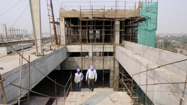 As per the plan, metro stations will be connected to existing facilities such as parking lots, cycle tracks and pedestrian bridges. (Sunil Ghosh/HT File) As per the plan, metro stations will be connected to existing facilities such as parking lots, cycle tracks and pedestrian bridges. (Sunil Ghosh/HT File)