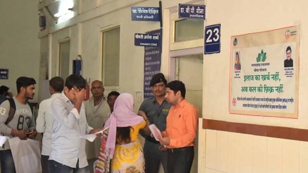 Room number 23 at Sawai Man Singh (SMS) Hospital. There is a poster on the wall which erroneously depicts Rajendra Singh Rathore as the health minister, who has been replaced by Kali Charan Saraf.(Prabhakar Sharma/HT Photo)