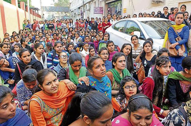 Miffed at ‘surprise’ holiday, students of Ludhiana girls’ college ...