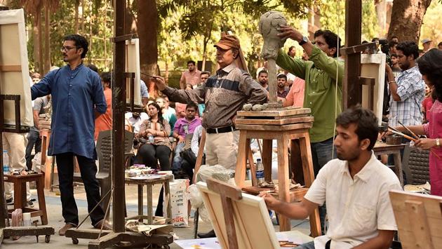 MEN AT WORK: Artists put in their best effort. (Arijit Sen/HT Photo) 