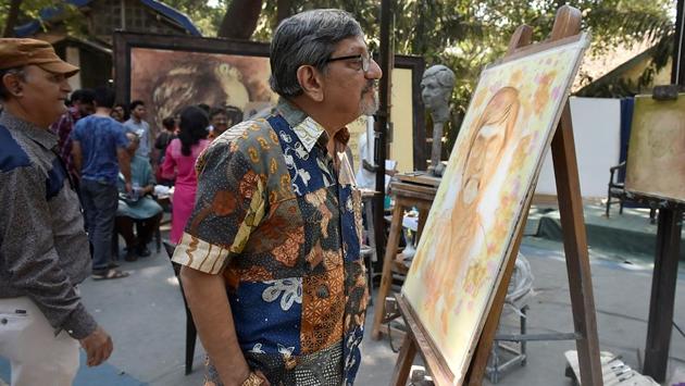 JUDGEMENT TIME: Palekar looks at the portraits. (Arijit Sen/HT Photo) 