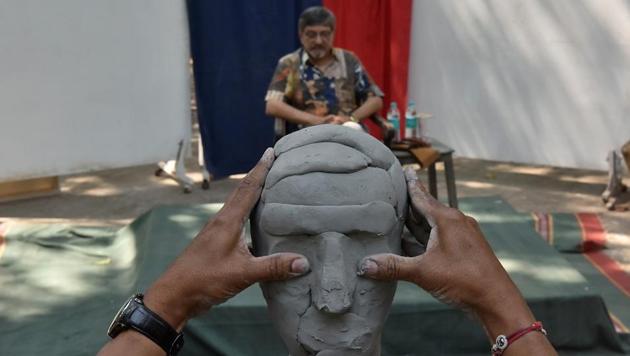FRAMED: A clay model of Palekar being made. (Arijit Sen/HT Photo) 