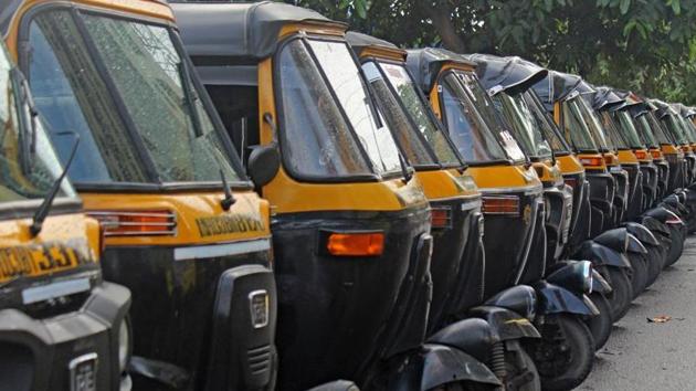 A few associations of auto-rickshaw owners and drivers from Bhiwandi and Mira Bhyander challenged the circular in the high court.(HT)