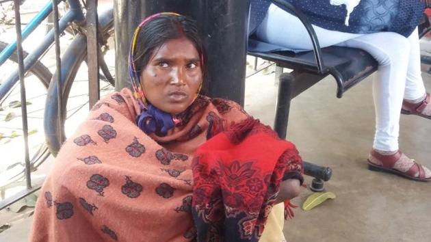 The baby girl of Urmila Devi (in pic), a tribal woman who delivered on Tuesday, was stolen from RIMS hospital in Ranchi, Jharkhand. (HT Photo) The baby girl of Urmila Devi (in pic), a tribal woman who delivered on Tuesday, was stolen from RIMS hospital in Ranchi, Jharkhand. (HT Photo)