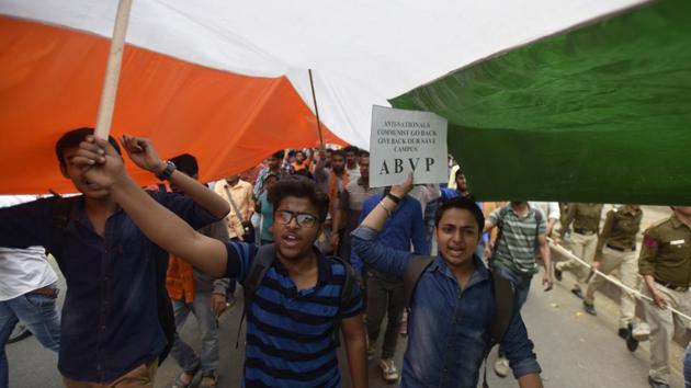 ABVP and DU Students’ Union stage a protest march called SAVE DU at north campus in Delhi University in New Delhi, on March 2, 2017.(Ravi Choudhary/HT Photo) ABVP and DU Students’ Union stage a protest march called SAVE DU at north campus in Delhi University in New Delhi, on March 2, 2017.(Ravi Choudhary/HT Photo)