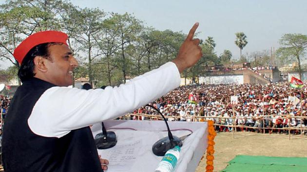 Uttar Pradesh Chief Minister Akhilesh Yadav addresses an election rally on Wednesday.(PTI)