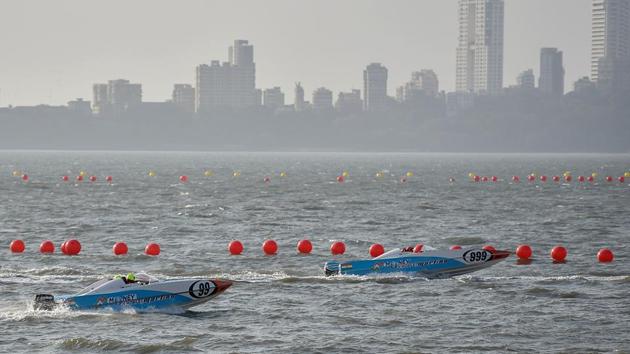 HAVING A BALL: The view at Marine Drive. (Kunal Patil/HT Photo) 