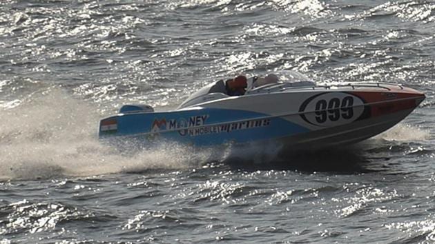 UNWAVERING: A boat seen at Marine Drive. (Kunal Patil/HT Photo) 