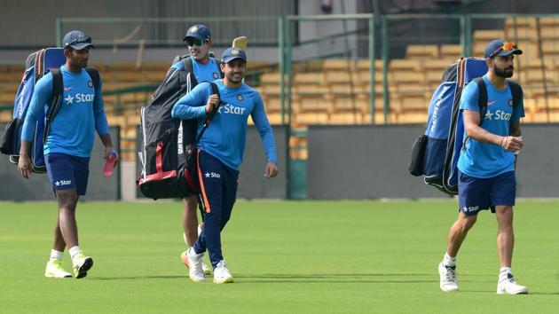 Indian Test cricket captain Virat Kohli (R) leads his players as they arrive for a practice session. (AFP) Indian Test cricket captain Virat Kohli (R) leads his players as they arrive for a practice session. (AFP)