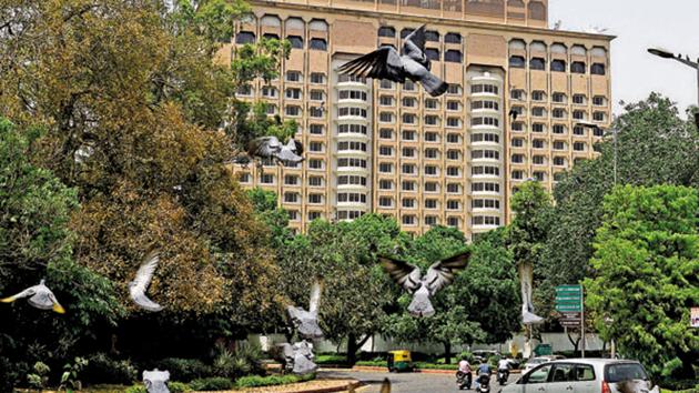The NDMC-owned Taj Mansingh was given to Tata’s Indian Hotels Company Limited on lease for 33 years.(HT Photo)