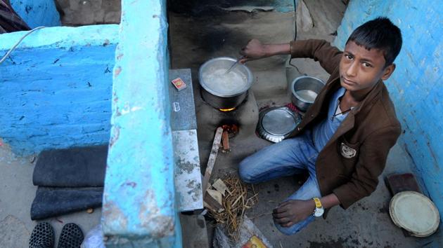 In pictures: A day in the life of slum dwellers | Hindustan Times