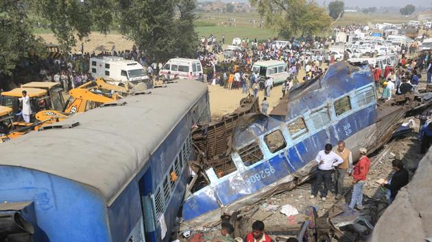 Fourteen coaches of the Indore-Patna Express had derailed near Kanpur on November 20 last year, killing over 150 people.(HT File Photo)