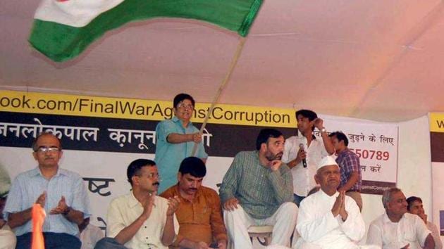 Social activist Anna Hazare, Arvind Kejriwal and other members during the India Against Corruption (IAC) movement at Jantar Mantar in New Delhi.(UNI File Photo)