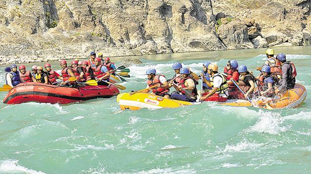 Tourists enjoying water rafting at river Ganga in Rishikesh (HT File Photo) Tourists enjoying water rafting at river Ganga in Rishikesh (HT File Photo)