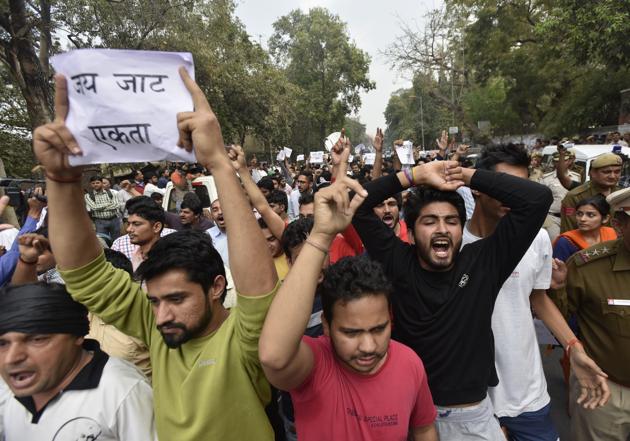 Jat quota reaches Delhi as thousands protest at Jantar Mantar ...