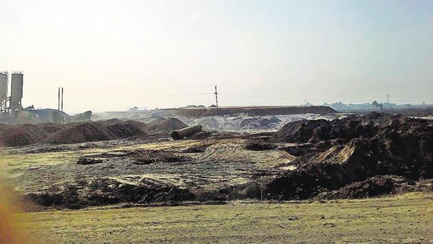 Work on Eastern Peripheral Expressway in Greater Noida’s Bilakbarpur village is in full swing.