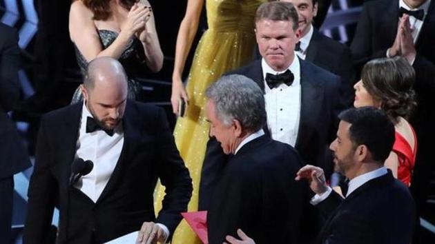 Martha Ruiz (R, in red) and Brian Cullinan (upper R) of PricewaterhouseCoopers confer on stage after the Best Picture was mistakenly awarded to La La Land instead of Moonlight. (Reuters) Martha Ruiz (R, in red) and Brian Cullinan (upper R) of PricewaterhouseCoopers confer on stage after the Best Picture was mistakenly awarded to La La Land instead of Moonlight. (Reuters)
