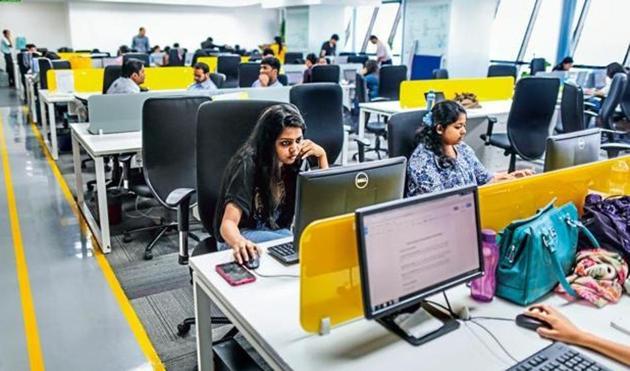 India’s dominant services sector returned to growth in February for the first time in four months, a private business survey showed.(Livemint) India’s dominant services sector returned to growth in February for the first time in four months, a private business survey showed.(Livemint)