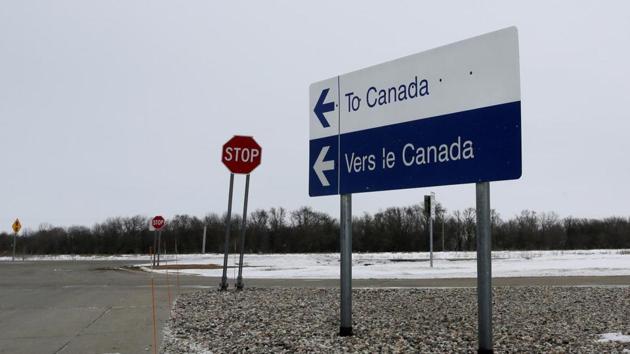 The number of migrants applying for refugee status in Canada after crossing the border from the United States has been rising since the beginning of the year. (Reuters Photo) The number of migrants applying for refugee status in Canada after crossing the border from the United States has been rising since the beginning of the year. (Reuters Photo)