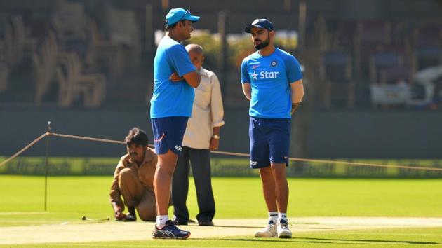 Indian coach Anil Kumble (L) and captain Virat Kohli (L) chat during a practice session prior to the second Test match between India and Australia. (AFP)