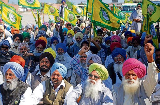 Farmers under the banner of BKU (Ekta) holding a protest in Moga on Friday (HT Photo) Farmers under the banner of BKU (Ekta) holding a protest in Moga on Friday (HT Photo)