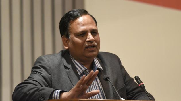 Delhi health minister Satyendar Jain said that the half-way home is kept like a house by the residents, with the support from the hospital being minimum because they have been treated and are here simply because they have nowhere to go. (Sonu Mehta/HT PHOTO) Delhi health minister Satyendar Jain said that the half-way home is kept like a house by the residents, with the support from the hospital being minimum because they have been treated and are here simply because they have nowhere to go. (Sonu Mehta/HT PHOTO)