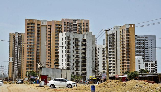 For the property sector to do well, it needs to undergo a structural change in the way it does business and move towards a model of unit sales after completion of projects.(HT Photo)