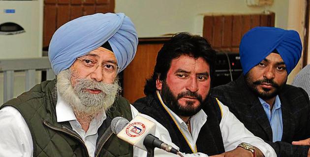 AAP senior leader HS Phoolka during a press conference in Jalandhar on Friday. (HT File Photo)