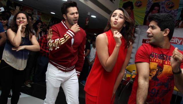 Alia and Varun shook a leg on the title track of the film.  (SHIVAM SAXENA/ HT PHOTO) 