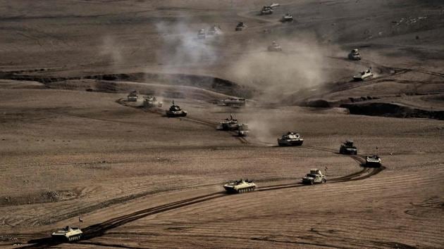 A convoy of tanks and armoured vehicles of the Iraqi army's 34th brigade advances near Talul al-Atshana, on the southwestern outskirts of Mosul, on February 27, 2017, during an offensive to retake the city from Islamic State (IS) group fighters. (ARIS MESSINIS / AFP) A convoy of tanks and armoured vehicles of the Iraqi army's 34th brigade advances near Talul al-Atshana, on the southwestern outskirts of Mosul, on February 27, 2017, during an offensive to retake the city from Islamic State (IS) group fighters. (ARIS MESSINIS / AFP)