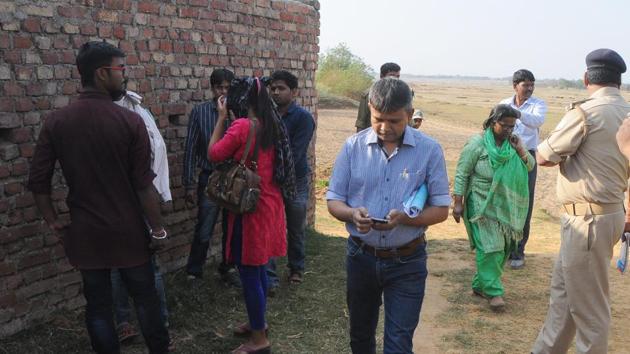 Class-12 examinees nabbed by police on charge of using unfair means at Ratu in Ranchi on Thursday (HT Photo) Class-12 examinees nabbed by police on charge of using unfair means at Ratu in Ranchi on Thursday (HT Photo)