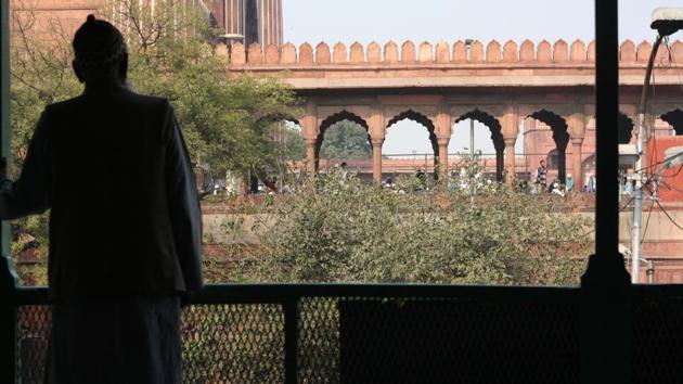 For 40 years, Amir Dehlavi has been following the same routine day after day. From two in the afternoon to half past five in the evening, he remains in the company of his radio . (Mayank Austen Soofi) For 40 years, Amir Dehlavi has been following the same routine day after day. From two in the afternoon to half past five in the evening, he remains in the company of his radio . (Mayank Austen Soofi)