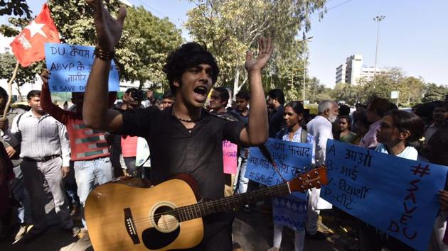 Students marching from Mandi House to Parliament Street against violence at Ramjas College last week.(Raj K Raj / HT Photo)
