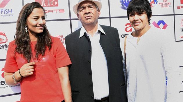 Mahavir Singh Phogat with daughters Geeta Phogat (right) and Babita, who were involved in the Gurmehar Kaur twitter troll controversy.(PTI)