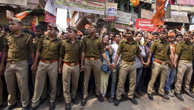 Security personals stand guard during the road show in Varanasi. (Arun Sharma/HT PHOTO)
