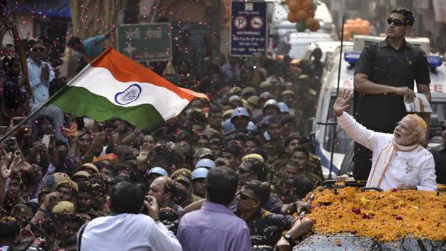 Massive crowd throng the streets of Varanasi as PM Modi’s car passes through the city. (Arun Sharma/HT PHOTO)