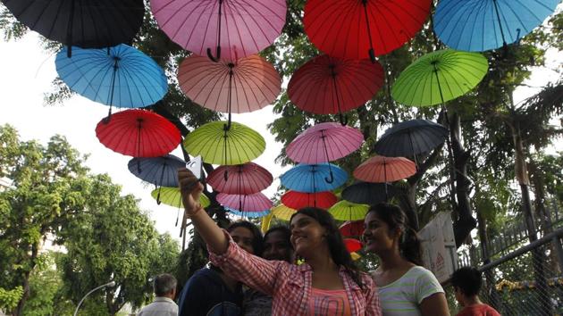 Parties Seek Credit For Three Selfie Points At Shivaji Park In Mumbai Hindustan Times The selfie point at shivaji park was the first of its kind in the city. three selfie points at shivaji park