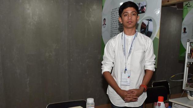 Class 10 student Akash Manoj, who has developed a prototype of non-invasive self diagnosis of 'silent heart attack'.(PTi) Class 10 student Akash Manoj, who has developed a prototype of non-invasive self diagnosis of 'silent heart attack'.(PTi)