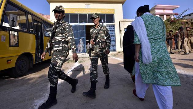 People cast their votes as a policeman stands guard at a polling station in Ayodhya during the state assembly election, in Uttar Pradesh on February 27, 2017. (Arun Sharma/HT PHOTO) People cast their votes as a policeman stands guard at a polling station in Ayodhya during the state assembly election, in Uttar Pradesh on February 27, 2017. (Arun Sharma/HT PHOTO)