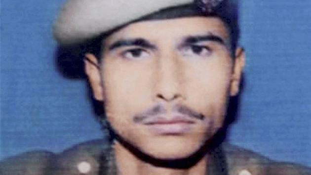 Jammu & Kashmir Police constable Manzoor Ahmed who laid down his life while fighting militants in Tral.(PTI) Jammu & Kashmir Police constable Manzoor Ahmed who laid down his life while fighting militants in Tral.(PTI)