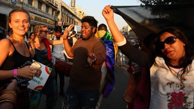 Foreign tourists and loacls seen dancing during the parade. (Himanshu Vyas/HT Photo)