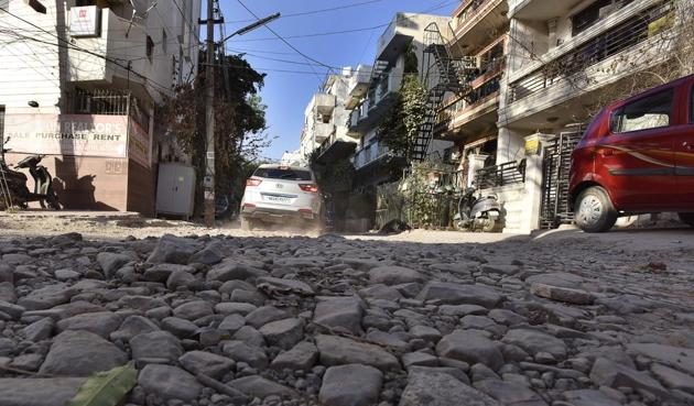 The authorities have done little to meet the demand of Sushant Lok 1 residents to build better roads. (Sanjeev Verma/HT PHOTO) The authorities have done little to meet the demand of Sushant Lok 1 residents to build better roads. (Sanjeev Verma/HT PHOTO)