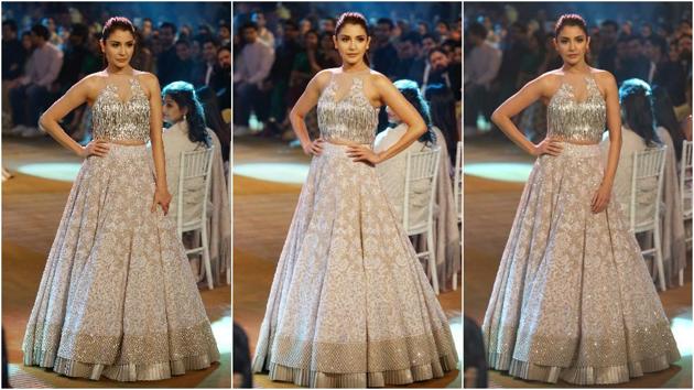 Anushka  made heads turn with her sizzling look in a white lehenga. (HT Photo/Prodip Guha) 