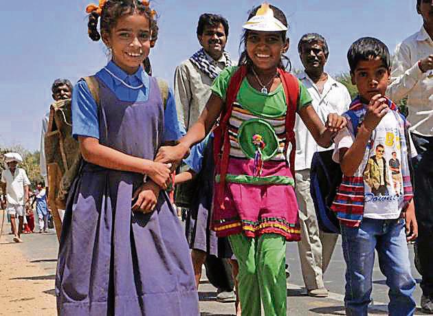 The campaign launched by the district administration focusses on getting drop-outs back to government schools. (HT Photo) The campaign launched by the district administration focusses on getting drop-outs back to government schools. (HT Photo)