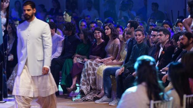 Konkana Sen Sharma, Kiran Rao, Diana Penty and others check out the designs. (HT Photo/Prodip Guha) 