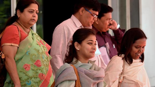 Congress leaders Ameeta Chavan, Praniti Shinde and Varsha Gaikwad enter the Vidhan Bhavan. (Kunal Patil/HT Photo)