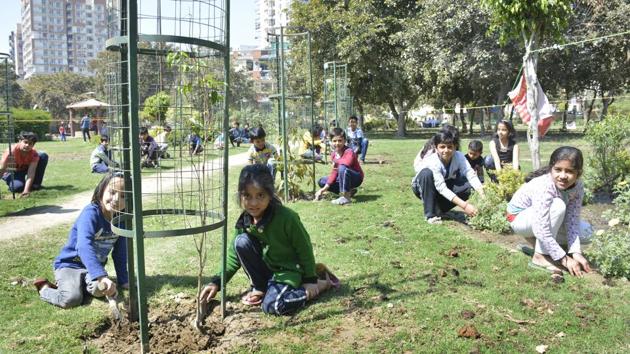 Children have taken up an initiative to plant saplings and grass in Central Park, Sector 4 in Vaishali, in Ghaziabad. It has been nearly eight months since the Ghaziabad municipal corporation promised to redevelop the park, but failed to deliver on the promise. (Sakib Ali/ HT Photo) Children have taken up an initiative to plant saplings and grass in Central Park, Sector 4 in Vaishali, in Ghaziabad. It has been nearly eight months since the Ghaziabad municipal corporation promised to redevelop the park, but failed to deliver on the promise. (Sakib Ali/ HT Photo)