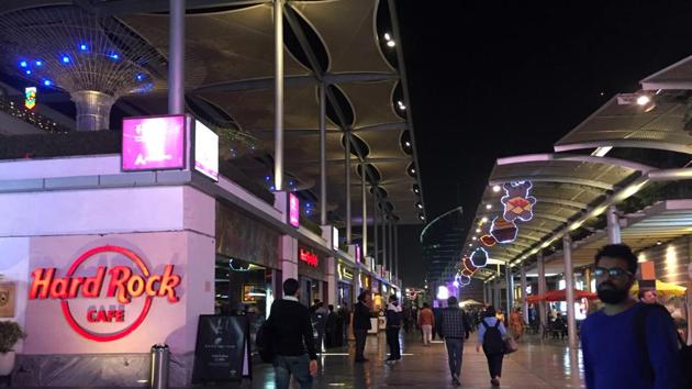 The excise department has said that pub and bar owners can start applying for licences to serve liquor in open areas at CyberHub. (Parveen Kumar/HT) The excise department has said that pub and bar owners can start applying for licences to serve liquor in open areas at CyberHub. (Parveen Kumar/HT)